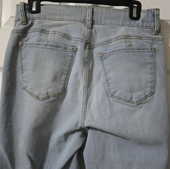 NY&Co Curvy Sculpting Bootcut Flare Jeans in Light Wash, High-Rise, EUC! - Picture 8 of 11